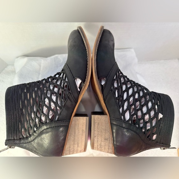 BLACK LEATHER BOTIES (SIZE 6.5M) AMAZING CONDITION! COCKTAIL, CONCERT!🤩 - Picture 5 of 12
